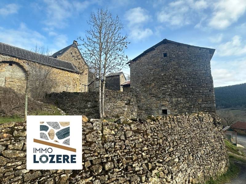 Proche  La Canourgue : Corps de ferme à rénover