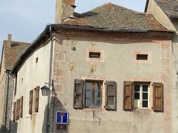 EXCLUSIVITE 120 : Chateauneuf de Randon, maison de village 120 m², de type 4 à rafraichir