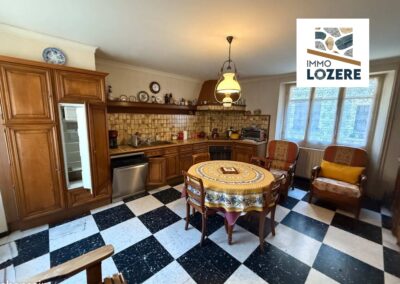 Chanac – Maison de village T3 avec garage, cour et terrasse