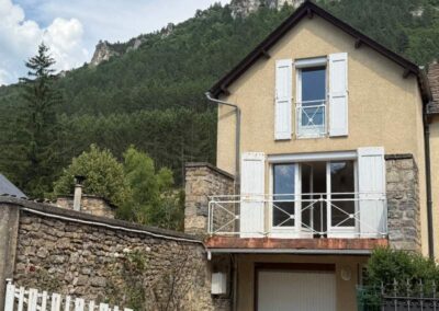 Barjac – Maison T6 avec garage et jardin attenant