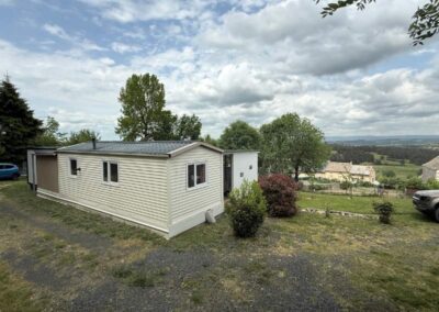 Les bessons – Proche A75, mobil-home avec grand terrain et dépendances