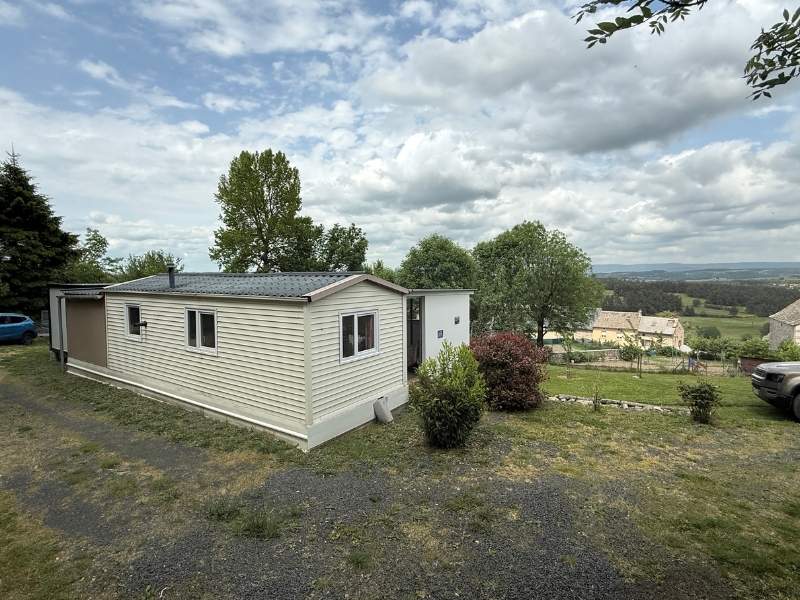 Les bessons – Proche A75, mobil-home avec grand terrain et dépendances