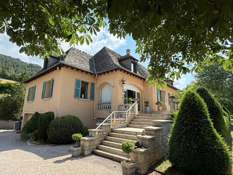 Chanac – Maison bourgeoise de type 8